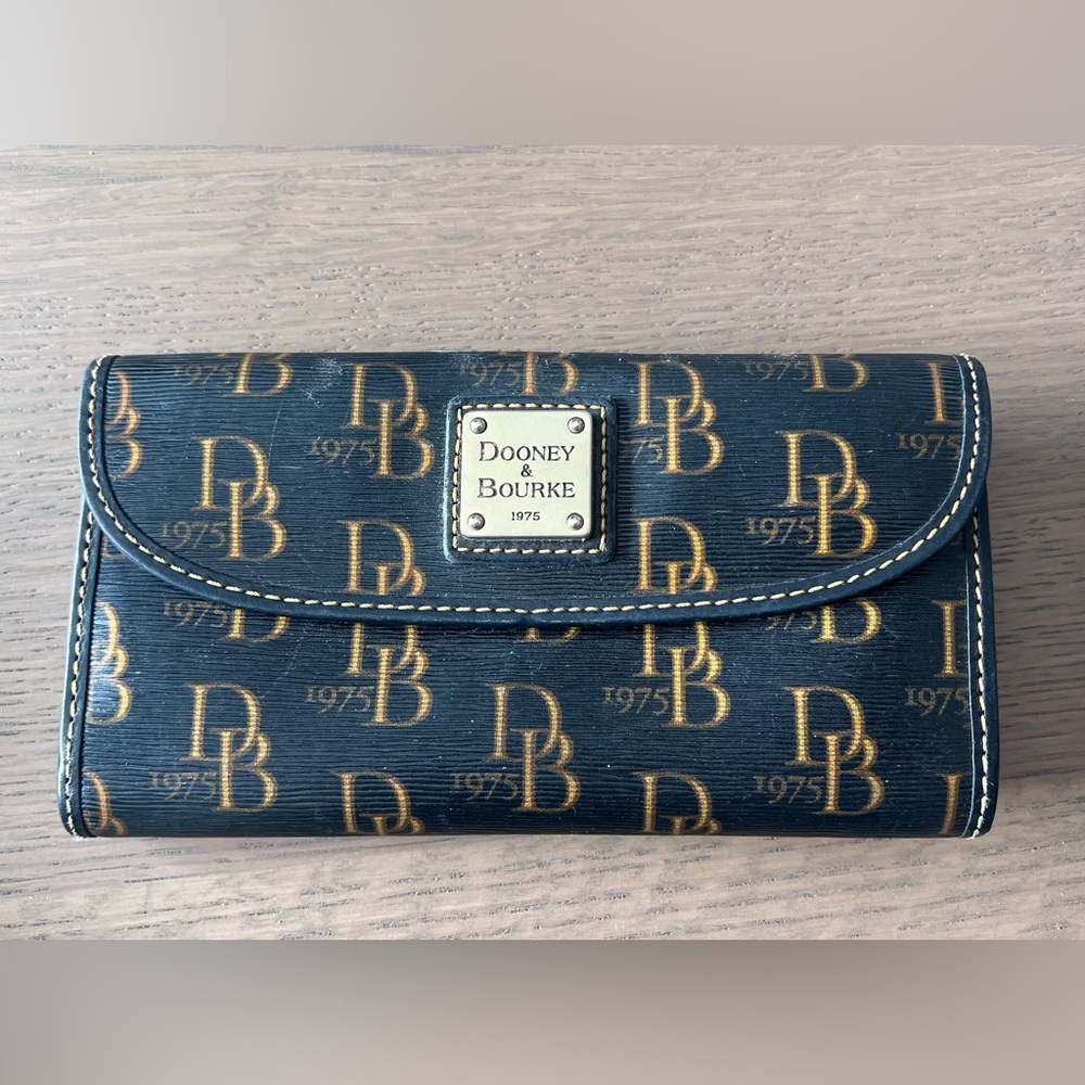 Vintage Dooney & Bourke Black and Gold Women's wallet 
Sold as is